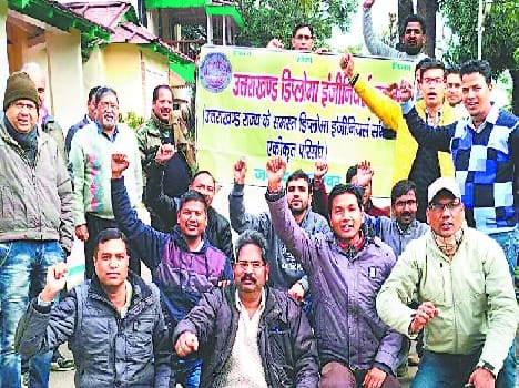 Diploma engineers continue strike
